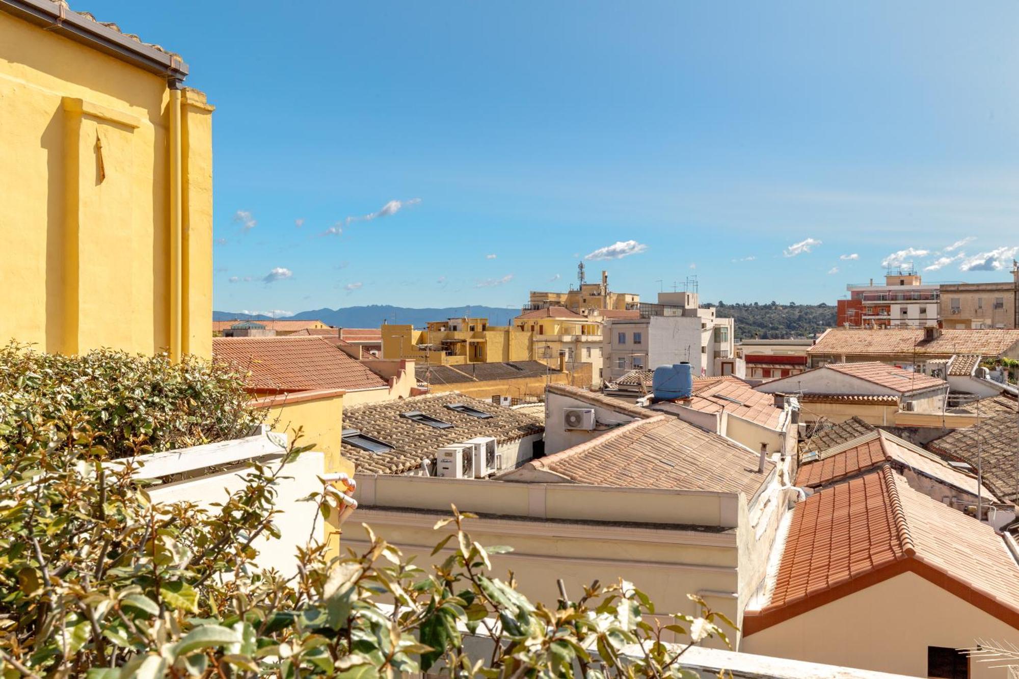 Domus De Silva - Appartamento In Centro Storico A Кальярі Екстер'єр фото